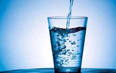 6 cosas que le pasan a tu cuerpo cuando no tomas suficiente agua