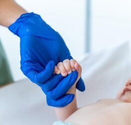 ¿Por qué elegir a un cirujano pediatra para la precisión quirúrgica y el cuidado especializado de tus hijos?