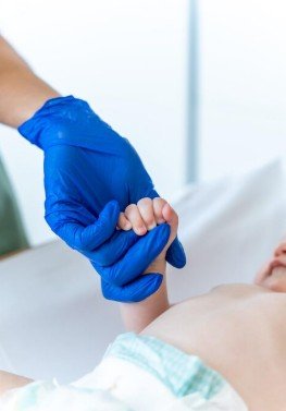 ¿Por qué elegir a un cirujano pediatra para la precisión quirúrgica y el cuidado especializado de tus hijos?